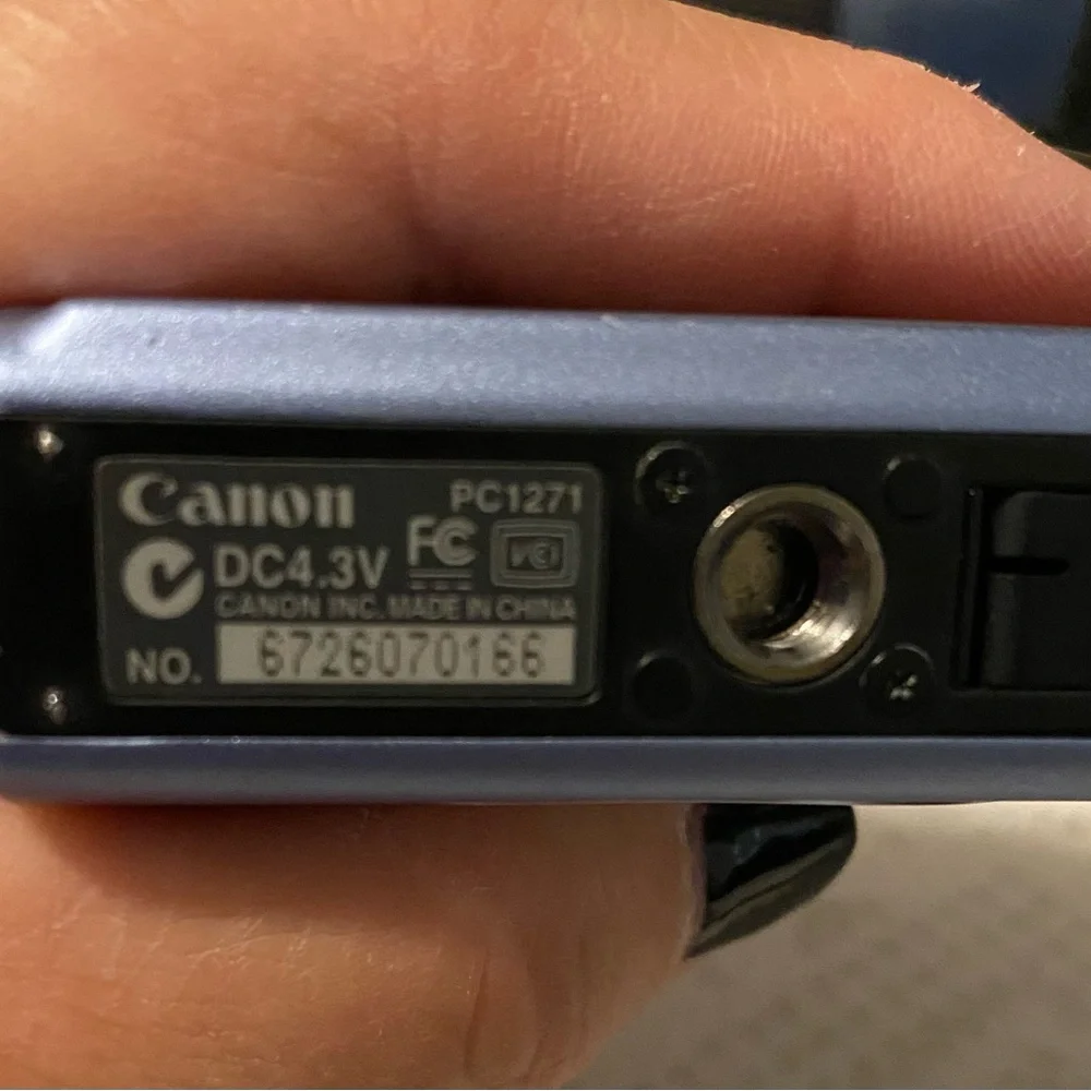 Canon PowerShot SD1100 IS Digital Elph - Blue - Picture 11 of 11